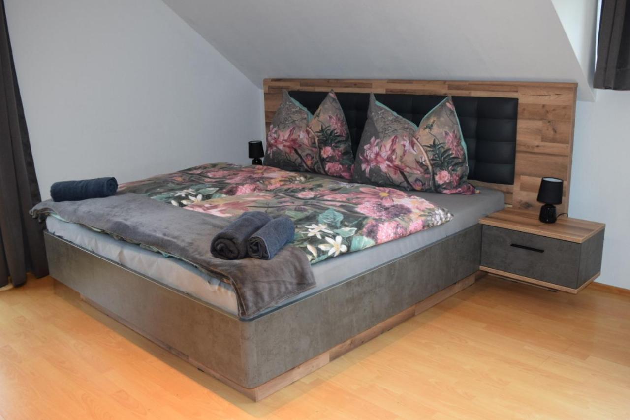 Ferienwohnung Familie Pichler Neumarkt in Steiermark ภายนอก รูปภาพ